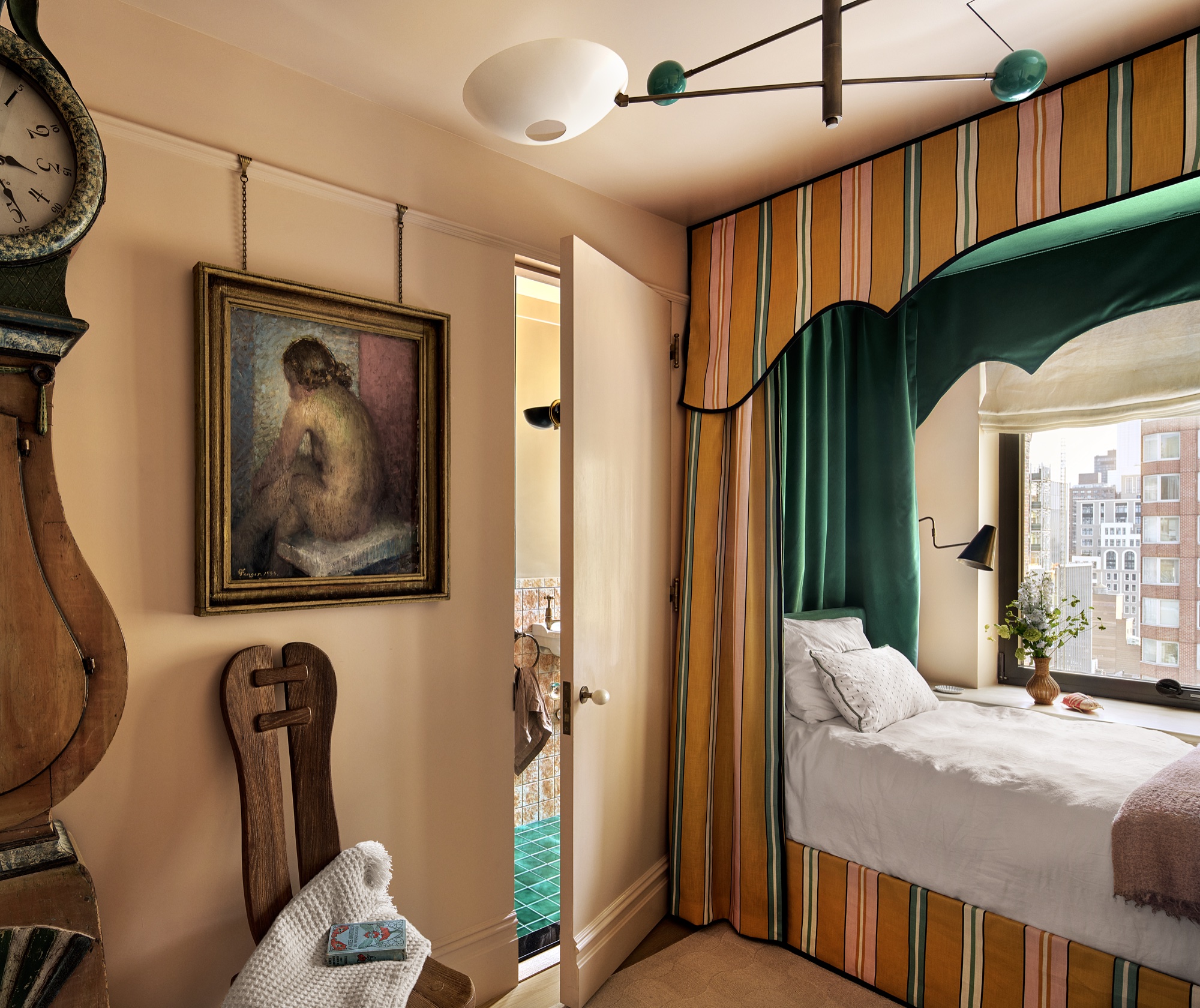 Upside Down Pied-à-Terre